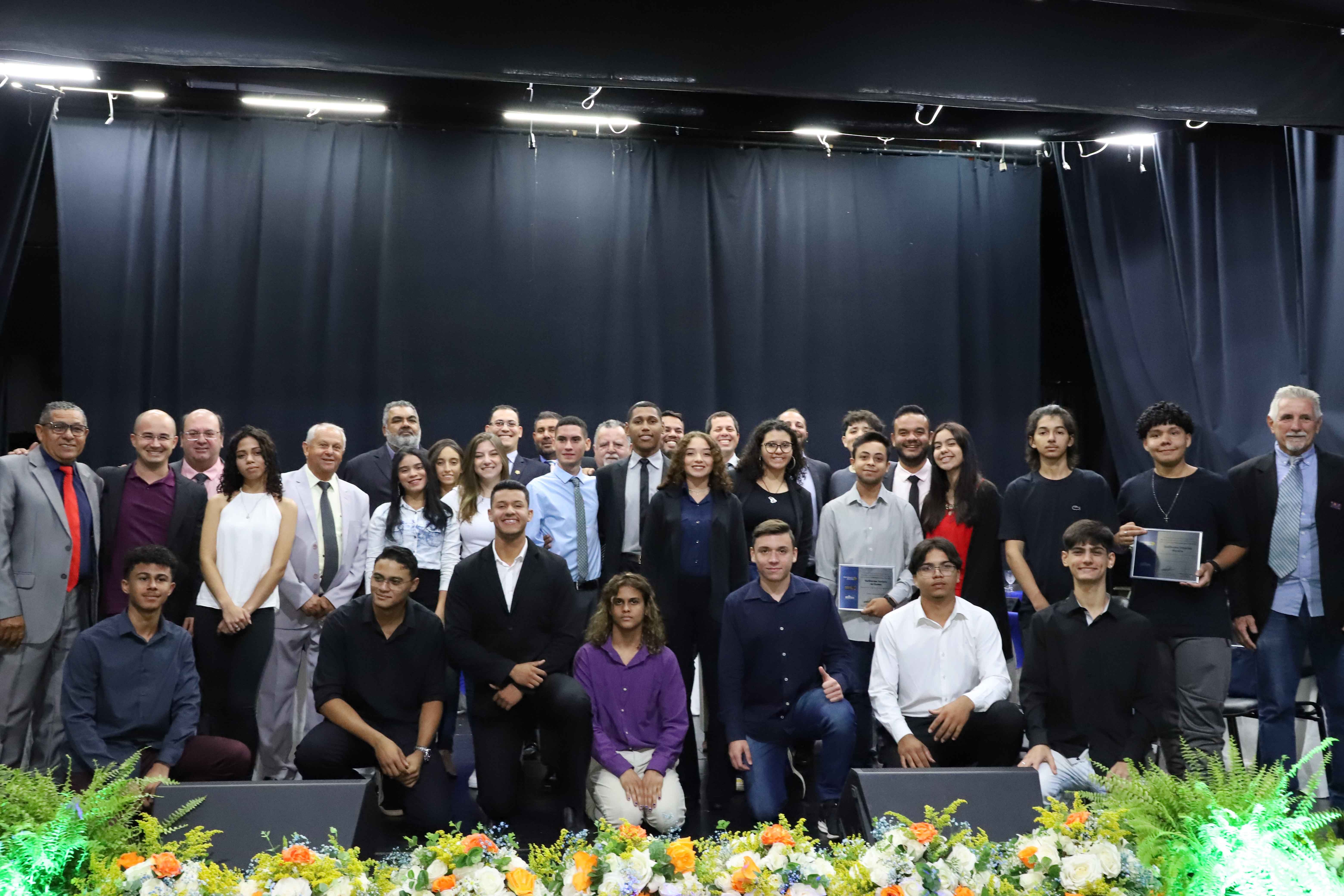 Estudantes de Guabiruba são premiados durante sessão da Câmara de Vereadores