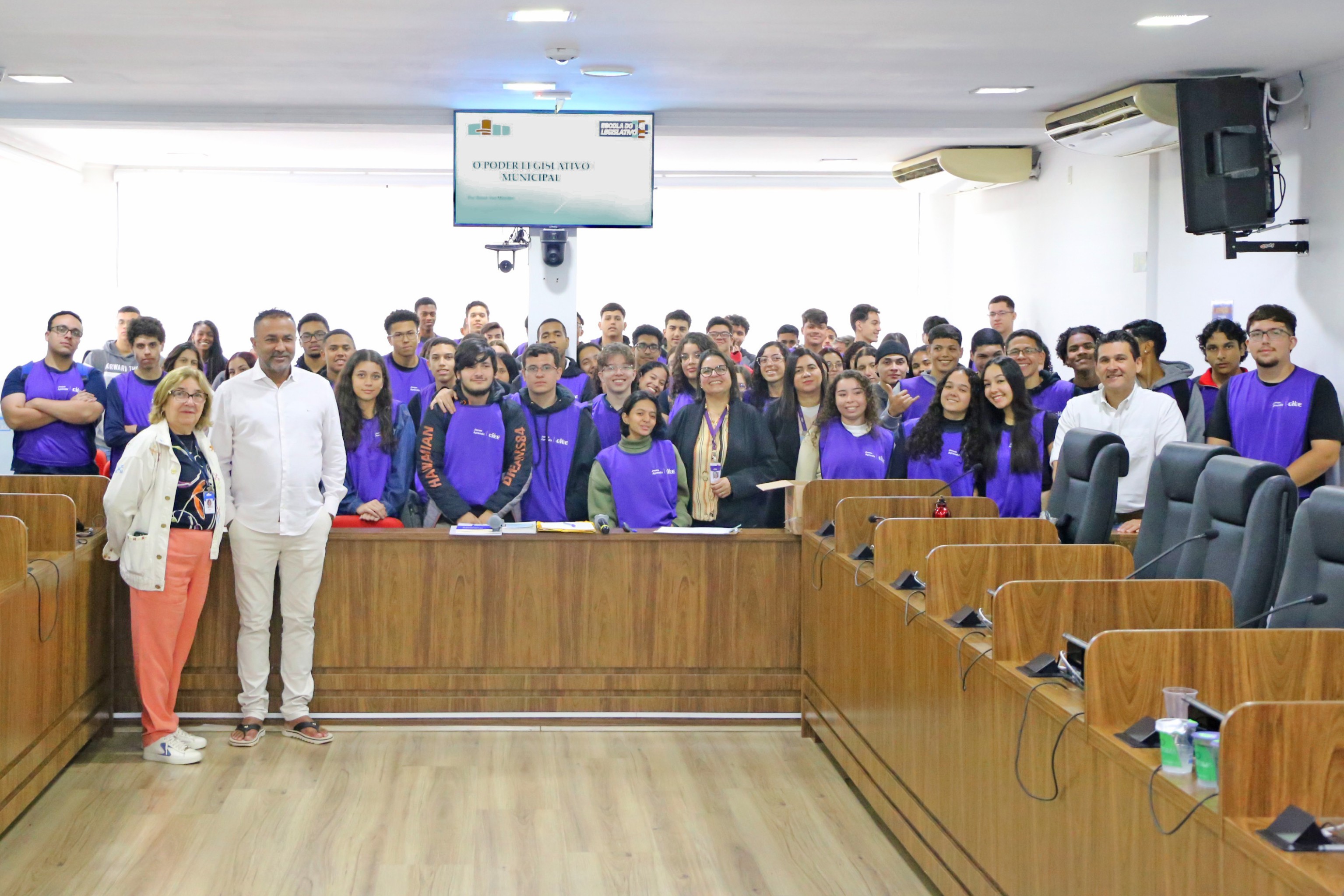 Escola do Legislativo de Sumaré recebe visita de estudantes do CIEE