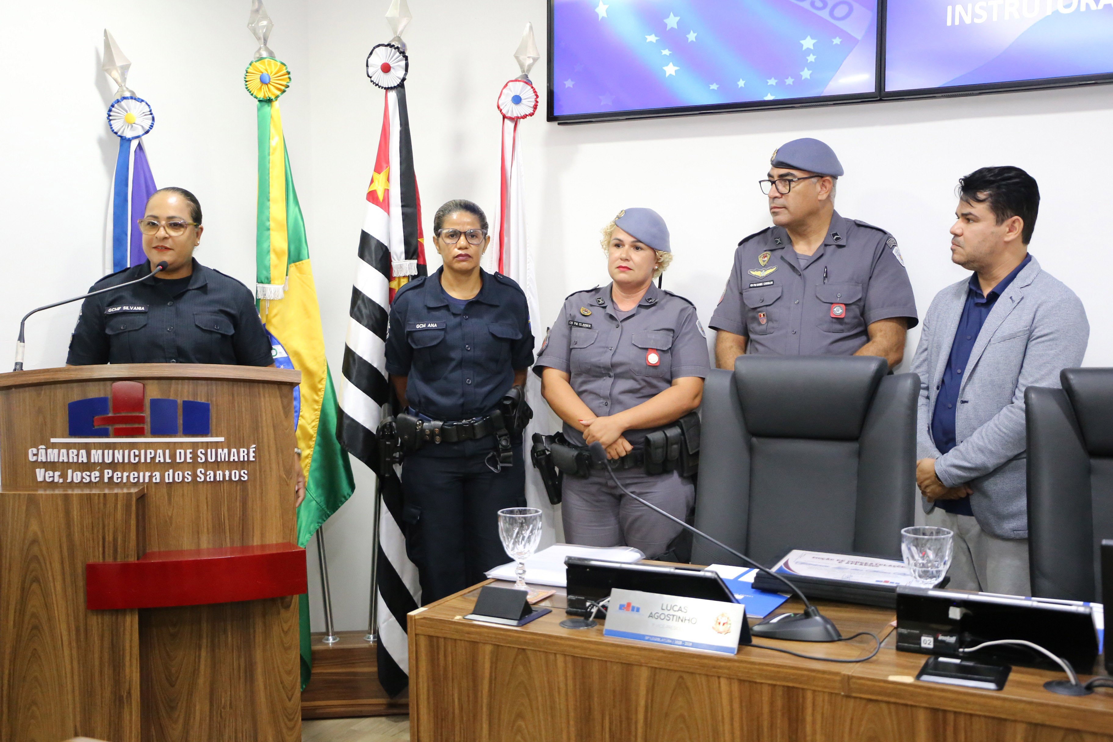 Professor Edinho homenageia policiais municipais e militares que atuam em programas de combate às drogas em Sumaré 