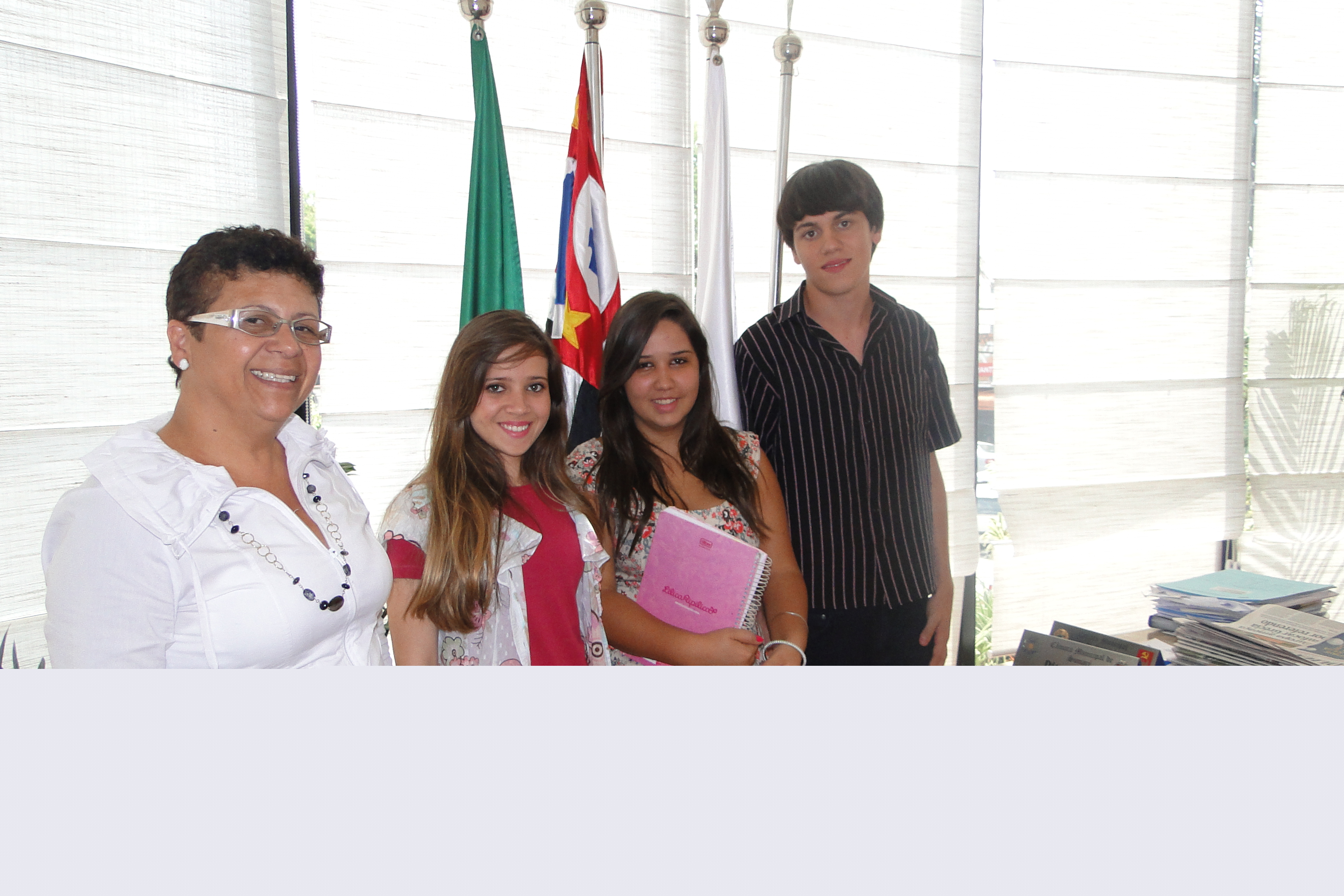 Rosa recebe estudantes do ensino médio em seu gabinete