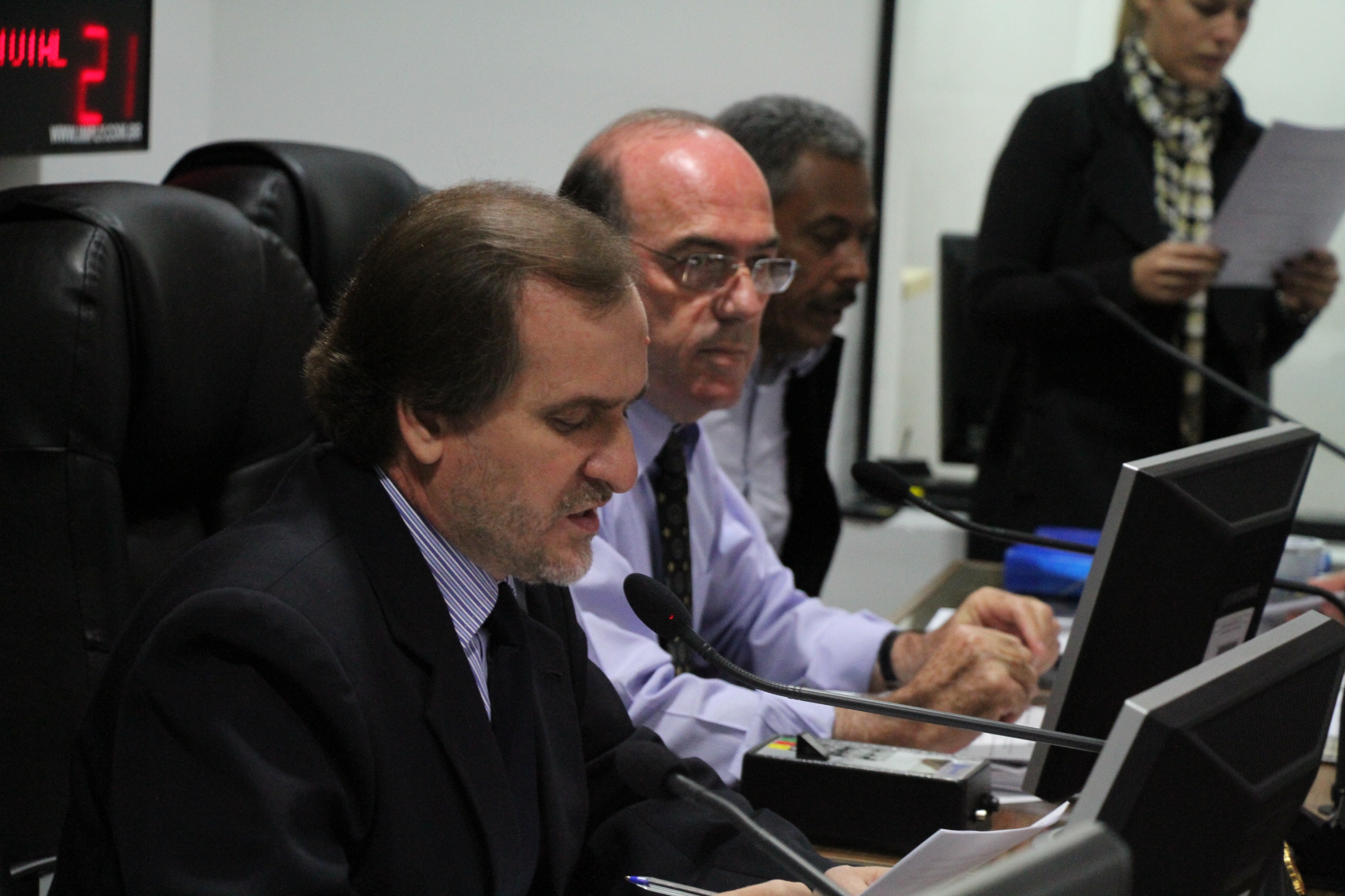 Em 2º turno, vereadores aprovam LDO com emenda