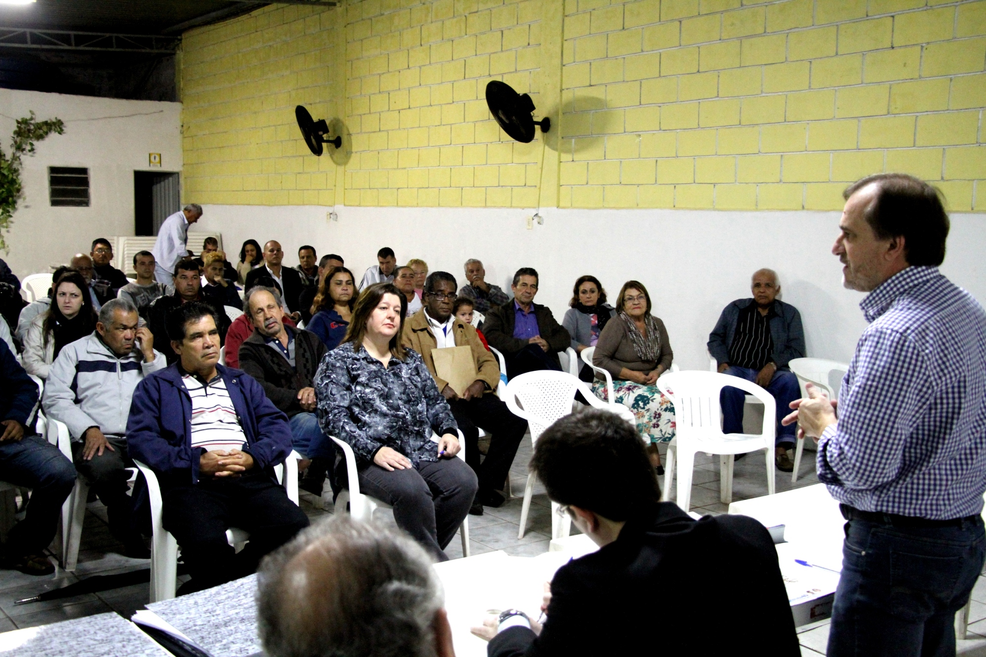 Dalben ouve reivindicações dos moradores
